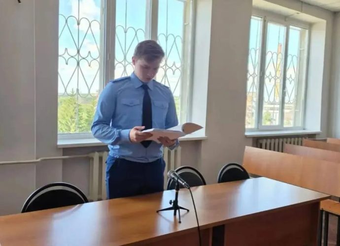 В Ефремове рецидивист получил 4,5 года особого режима за кражу аккумулятора и разбой в магазине