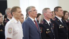 Дмитрий Миляев наградил сотрудников Госавтоинспекции в день их профессионального праздника Дмитрий Миляев наградил сотрудников Госавтоинспекции в день их профессионального праздника
