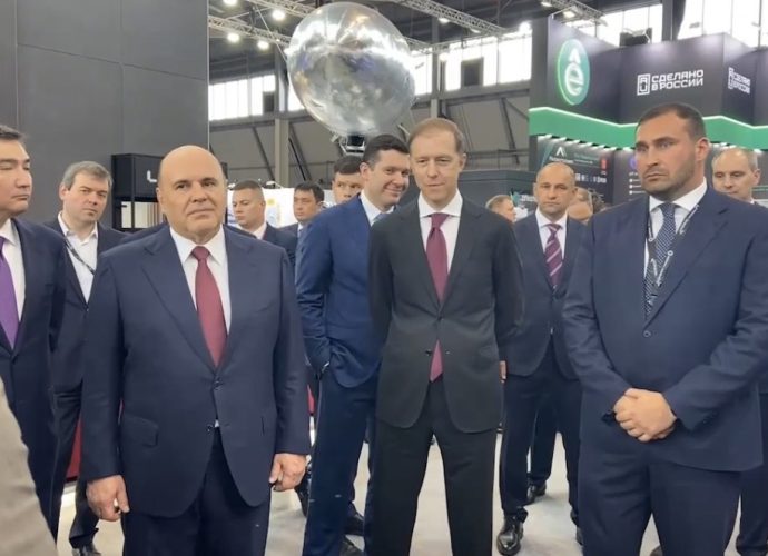 Михаил Мишустин на «Иннопроме-2026» осмотрел первый тульский станок с ЧПУ