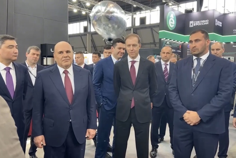Михаил Мишустин на «Иннопроме-2026» осмотрел первый тульский станок с ЧПУ