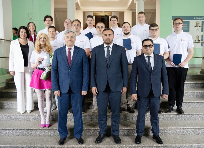 Первые выпускники Передовой инженерной школы получили дипломы
