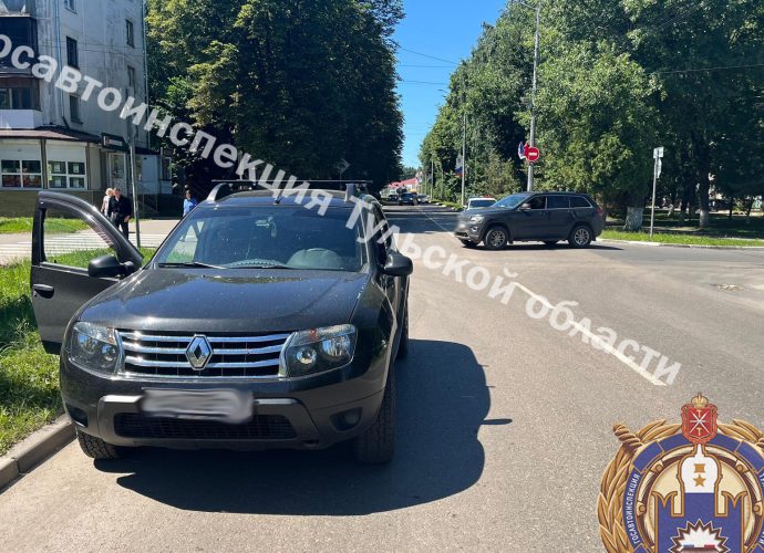 В Новомосковске водитель внедорожника спровоцировал ДТП, пострадала женщина