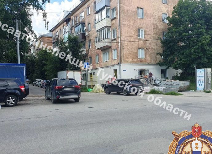 В Туле на улице М. Горького иномарка сбила пешехода