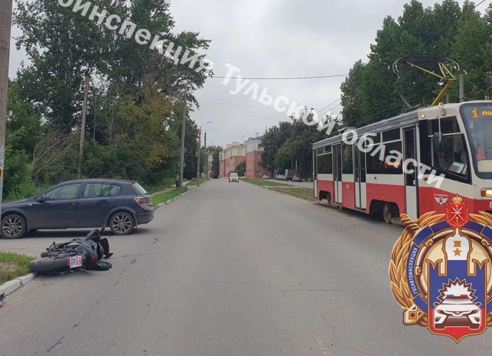 В Туле водитель «Опеля» сбил электромотоциклиста без прав