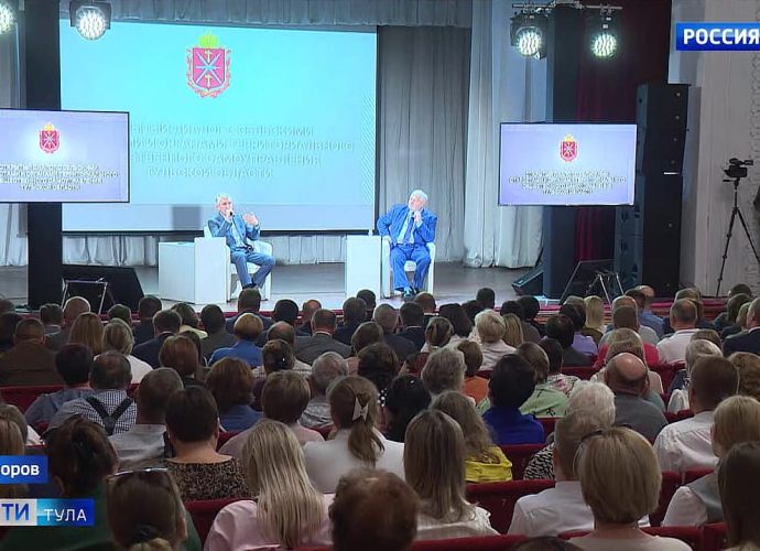 Более 2 часов честного разговора: как прошла встреча Дмитрия Миляева со старостами в Суворове