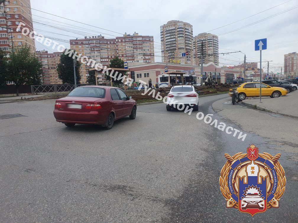 На проспекте Ленина мотоциклист при обгоне столкнулся с автомобилем На проспекте Ленина мотоциклист при обгоне столкнулся с автомобилем
