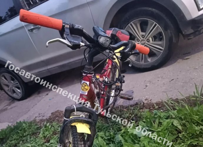 В Щекино автомобиль сбил 9-летнего велосипедиста