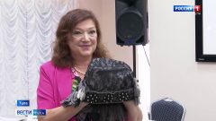 Тульским музейщикам передали шляпы княгини из Италии Тульским музейщикам передали шляпы княгини из Италии