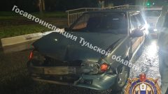 В Туле водитель «ВАЗа» врезался в стоящую «Шкоду», пострадала пассажирка