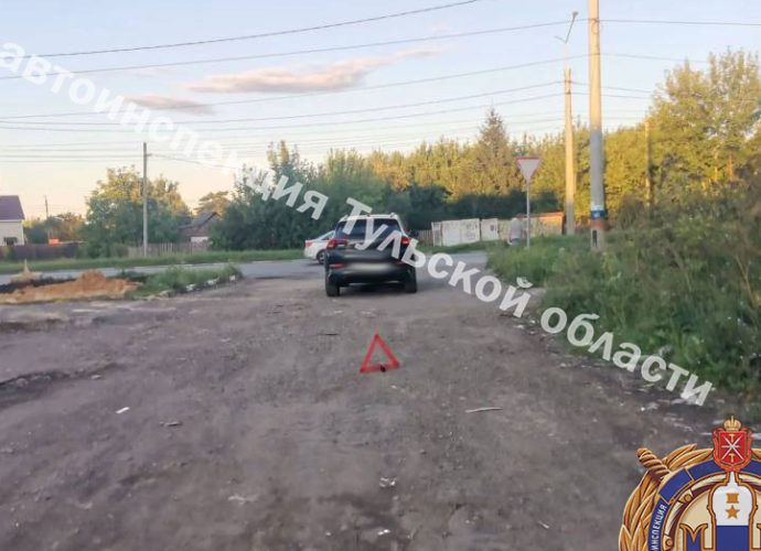 В Новомосковске автомобиль сбил несовершеннолетнюю на электросамокате