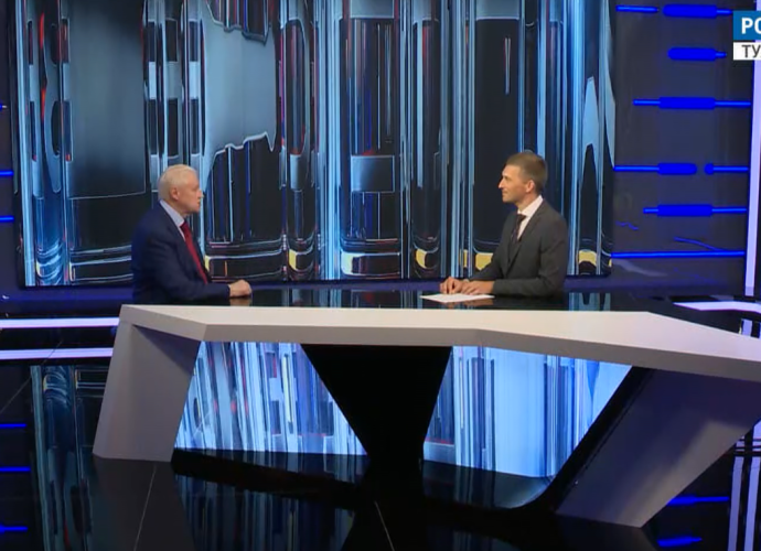 Депутат Сергей Миронов о работе и зарплате врачей: На одну ставку есть нечего, на две - некогда