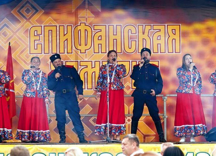 В Епифани прошёл праздник меда и народных традиций
