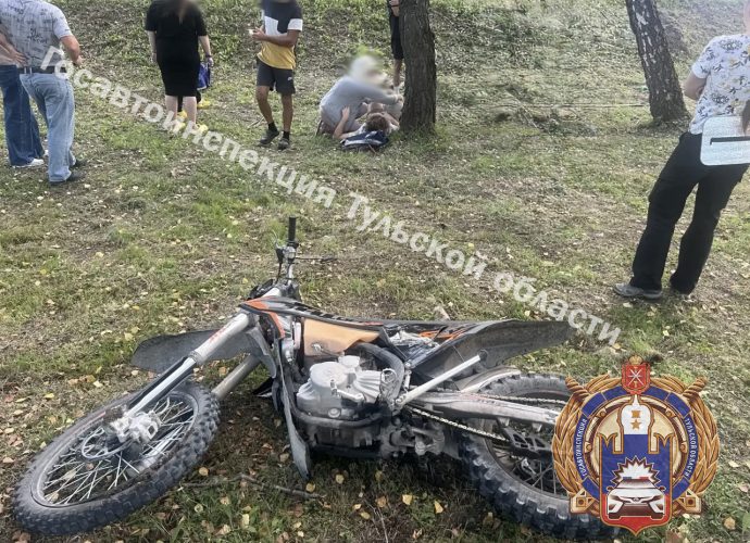 В Заокском районе 15-летний мотоциклист выехал на встречку и врезался во внедорожник