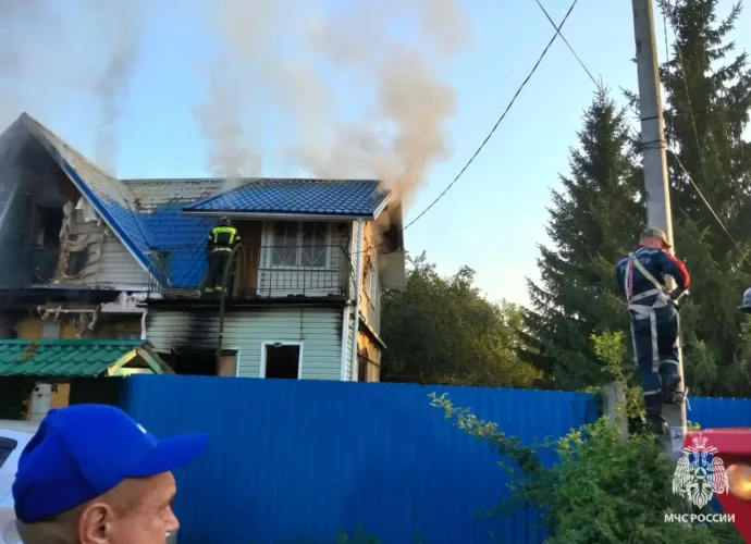 Мужчина получил ожоги на пожаре в Донском