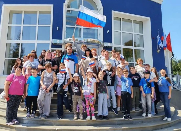 Семьи участников СВО побывали в музее Руднева, Дворяниново и на прогулке по Оке
