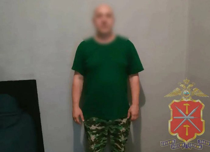 Жителя Новомосковска оштрафовали и арестовали за дискредитацию армии и запрещенную символику
