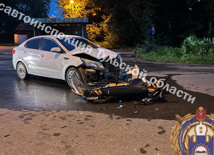Под Новомосковском автомобиль сбил мотоцикл с двумя несовершеннолетними