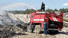 На полигоне ТБО под Веневом продолжают бороться с возгоранием На полигоне ТБО под Веневом продолжают бороться с возгоранием