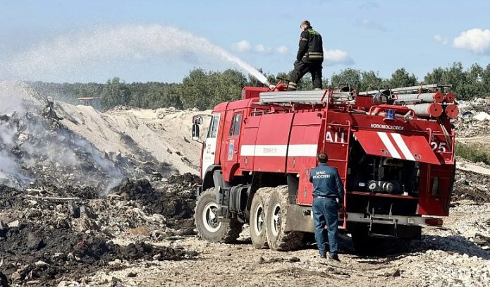 На полигоне ТБО под Веневом продолжают бороться с возгоранием На полигоне ТБО под Веневом продолжают бороться с возгоранием