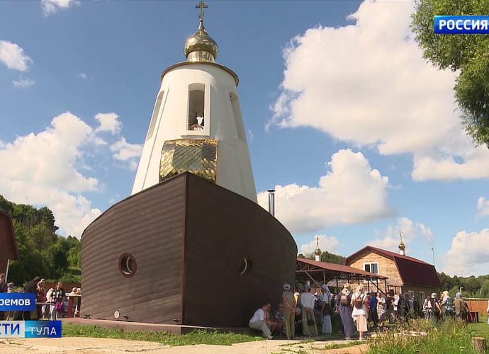В храме-корабле села Вязово состоялась первая божественная литургия