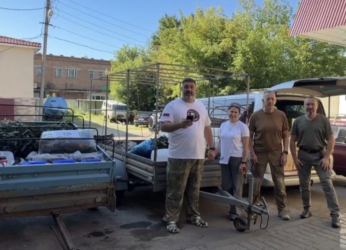 Жители Суворовского района передали десантникам 106-й дивизии два автомобиля, генераторы и гуманитарную помощь