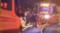 Авария в Пролетарском районе: у Кировского сквера остановлено движение трамваев Авария в Пролетарском районе: у Кировского сквера остановлено движение трамваев