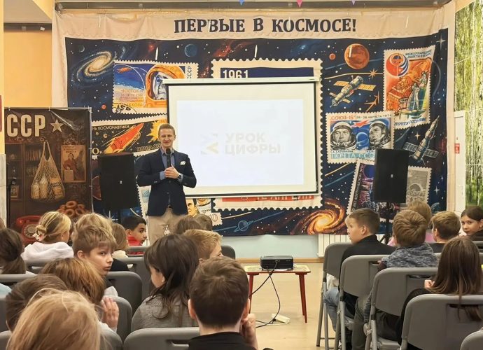 Более 250 тульских школьников научились пользоваться нейросетями и защищаться от мошенников