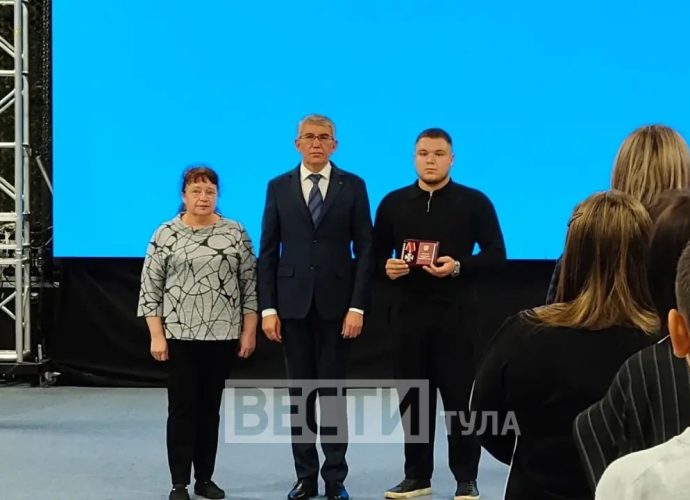 В Туле вручили награды участникам СВО, семьям погибших и волонтерам