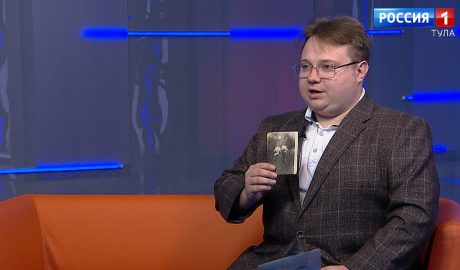 Коллекционер Никита Курганов рассказал, где добыл фото внуков Льва Толстого Коллекционер Никита Курганов рассказал, где добыл фото внуков Льва Толстого
