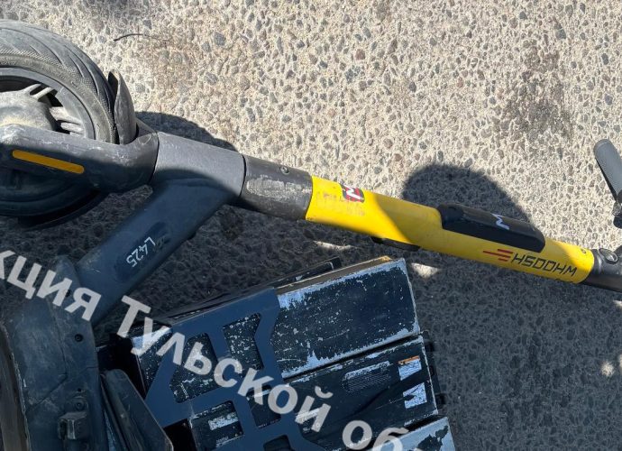 В Туле автомобиль сбил 18-летнего водителя электросамоката