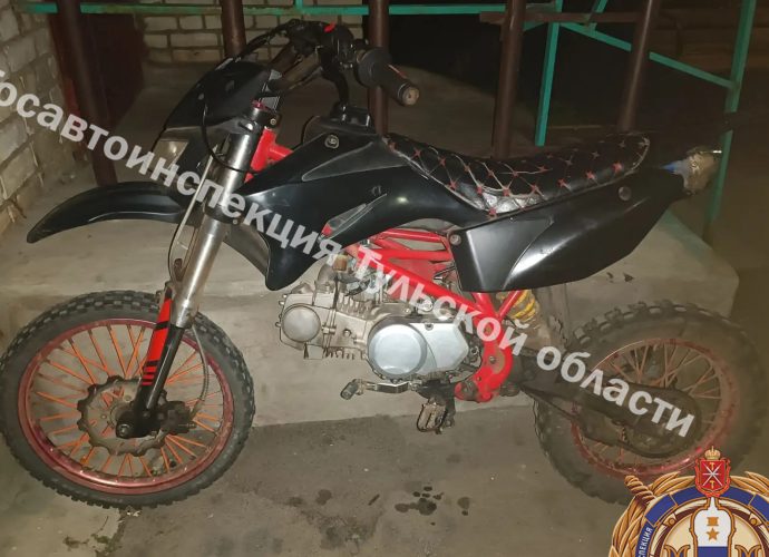 В Щекинском районе 16-летний водитель кроссового мотоцикла опрокинулся в кювет