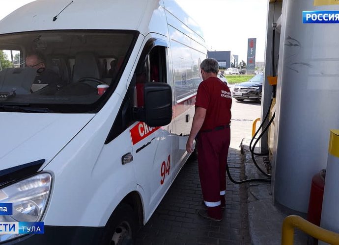 Автомобилям скорой помощи в Тульской области удаётся заправляться без очереди