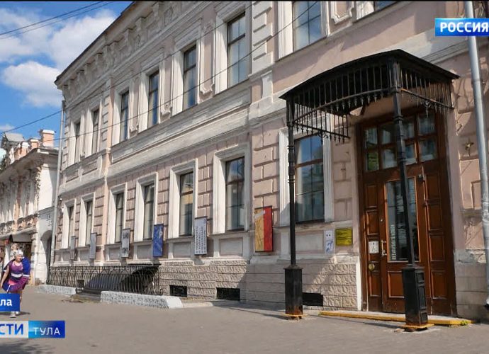 Родители тульских первоклассников готовятся к школе: в нашем сюжете - советы по выбору формы и ранца