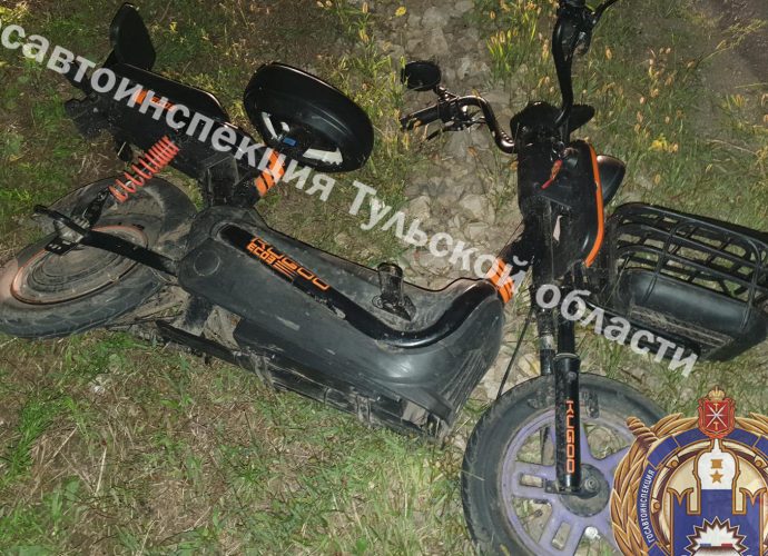 Под Тулой автомобиль сбил двоих детей на электросамокате