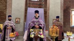 В Крестовоздвиженском храме поселка Ленинский состоялось освящение колоколов В Крестовоздвиженском храме поселка Ленинский состоялось освящение колоколов