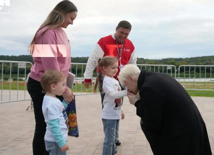 Певец Шаман исполнил мечту 6-летней тулячки на фестивале «КВН.Первые»