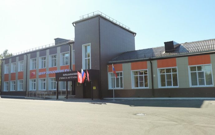Илья Беспалов оценил отремонтированный корпус школы № 4 в Мясново