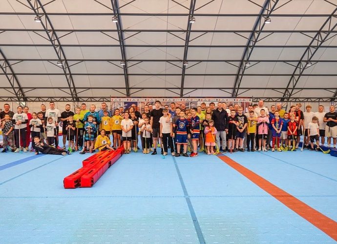 В Туле прошёл семейный фестиваль по флорболу