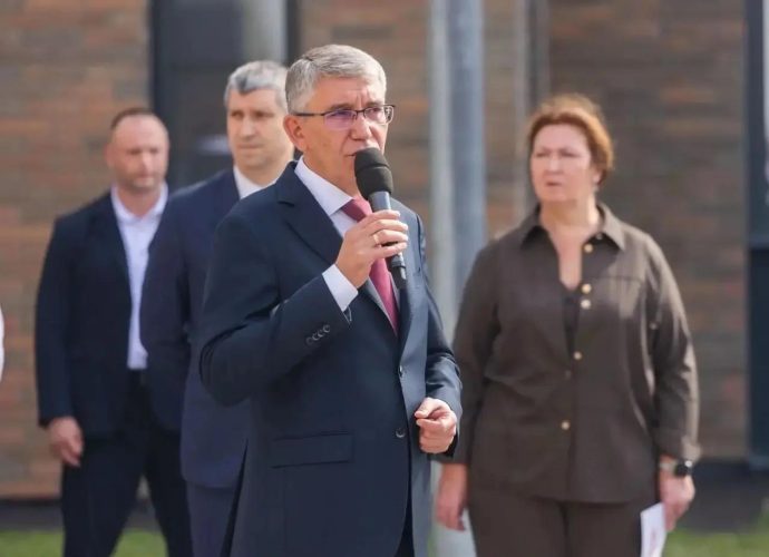 Губернатор поздравил учеников и педагогов Центра образования № 21 с Днем знаний