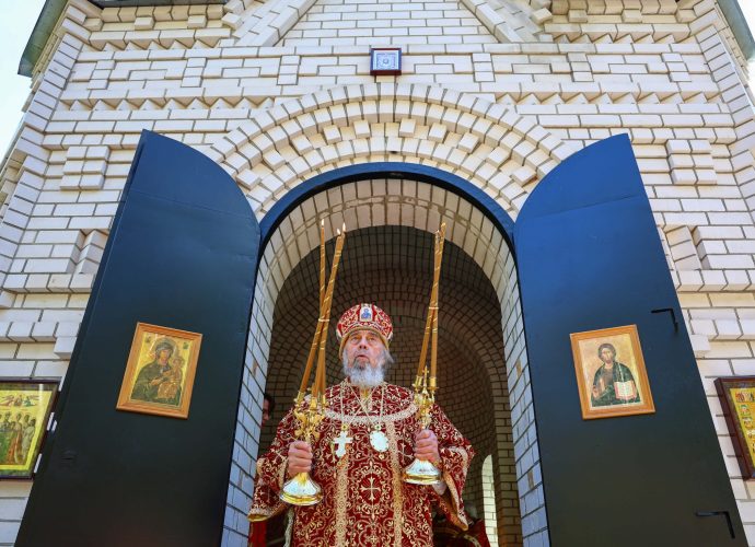Владыка Алексий совершил литургию в Тесницком лесу