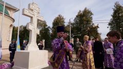 В Туле освящен поклонный крест в память о погибших на СВО десантниках Поклонный крест