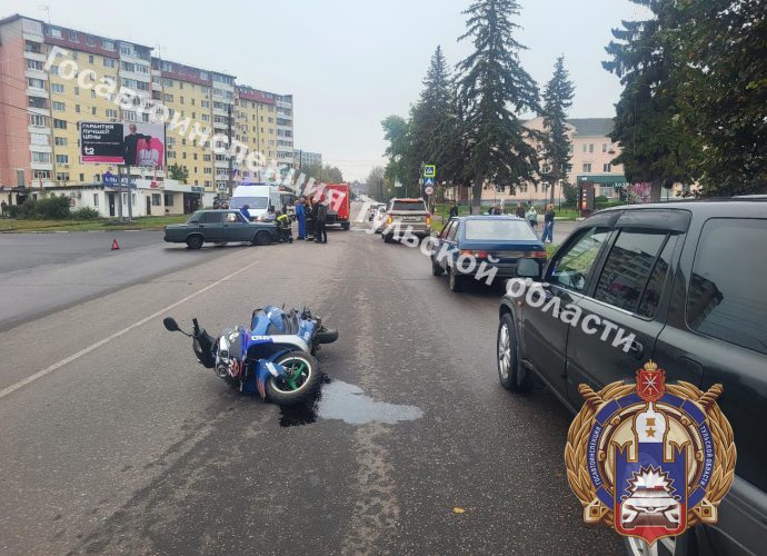 В Узловой «ВАЗ» столкнулся с мопедом, водитель пострадал