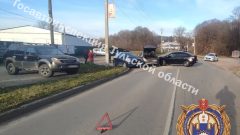 В Дубне столкнулись три иномарки: пострадала пассажирка