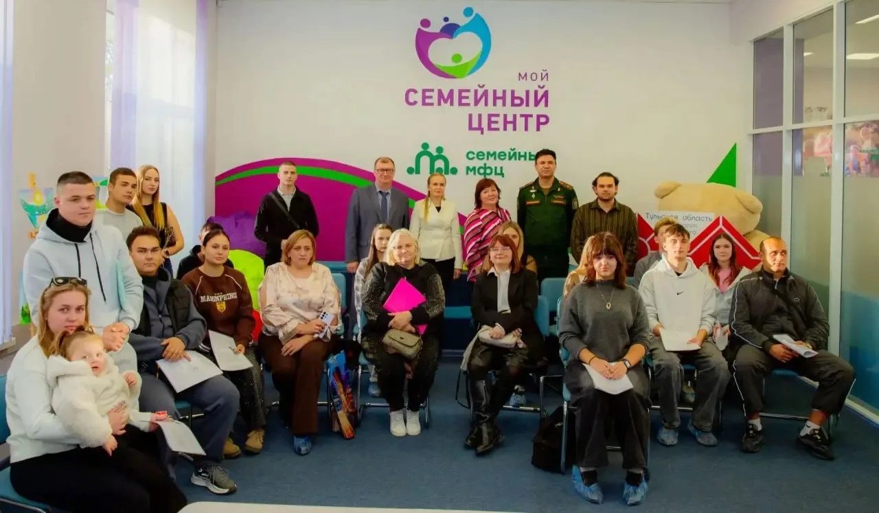 Детям-сиротам из Тульской области вручили ключи от квартир