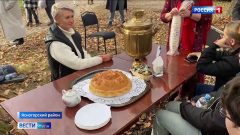 В День Фомы Хлебника в Федяшево гостей встретили караваем из муки нового урожая В День Фомы Хлебника в Федяшево гостей встретили караваем из муки нового урожая