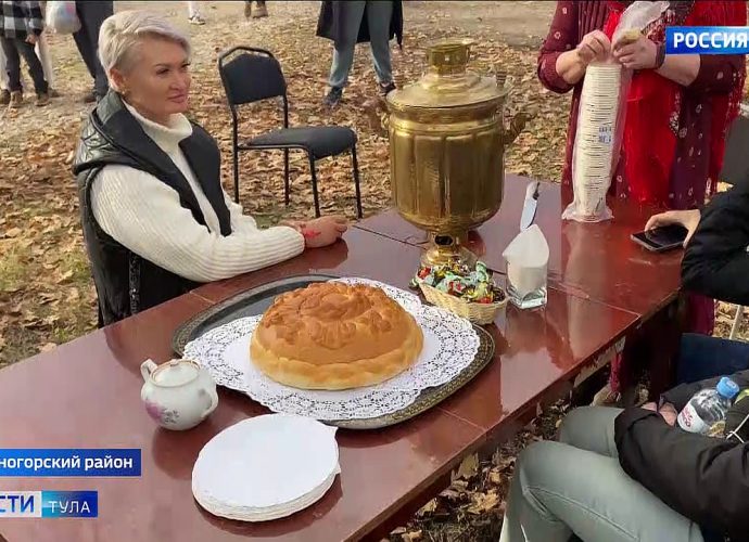 В День Фомы Хлебника в Федяшево гостей встретили караваем из муки нового урожая