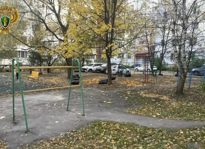 В Туле прокуратура нашла нарушения на детской площадке на улице Степанова