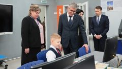 Дмитрий Миляев посетил школу, центр «Герой 71» и кондитерскую фабрику в Суворове